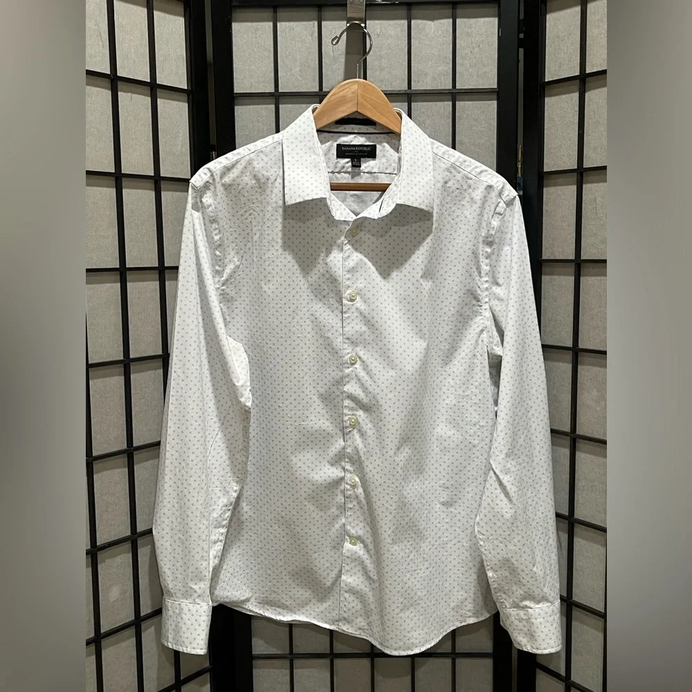 Banana Republic shirt 5” across